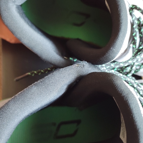 Gently used Stephen Curry 3 men's size 10.5 - Picture 9 of 11